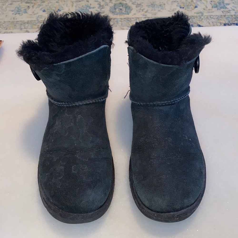 Mini Bailey Button UGG boots - Picture 2 of 9